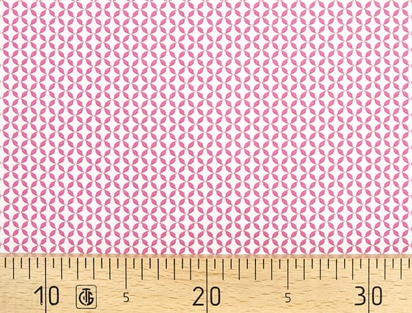 Ткань Gütermann French Cottage (мелкий ярко-розовый ромбовидный узор на белом) undefined