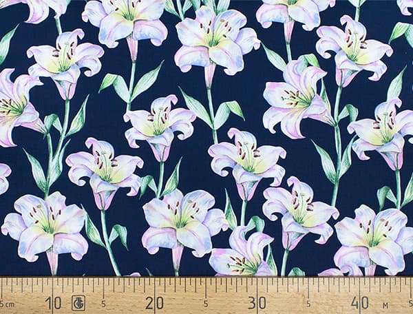 Ткань Gütermann Elegant Spirit (лилии на темно-синем) undefined