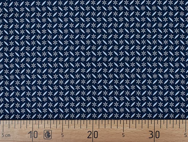 Ткань Gütermann Natural Beauty (мелкий бело-голубой узор на темно-синем) undefined