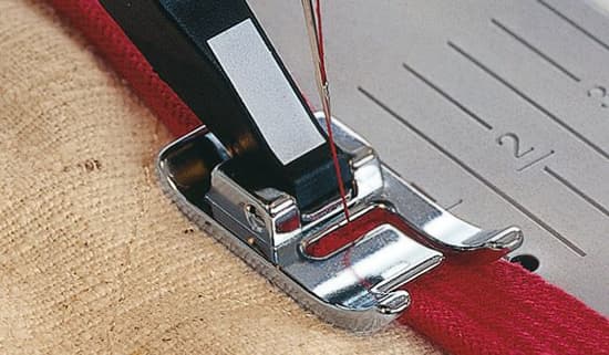 Лапка для вшивания канта undefined