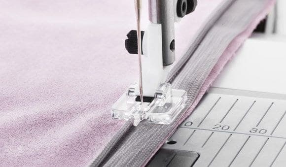 Прозрачная лапка для потайной молнии