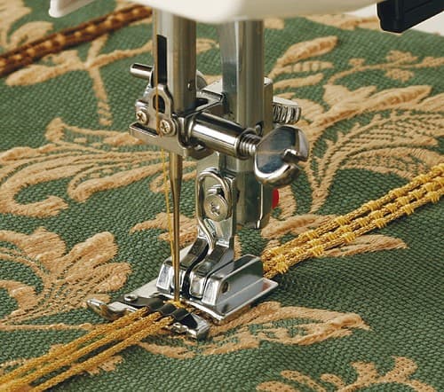 Лапка для пришивания шнура с 3 направляющими для машин с вертикальным челноком undefined