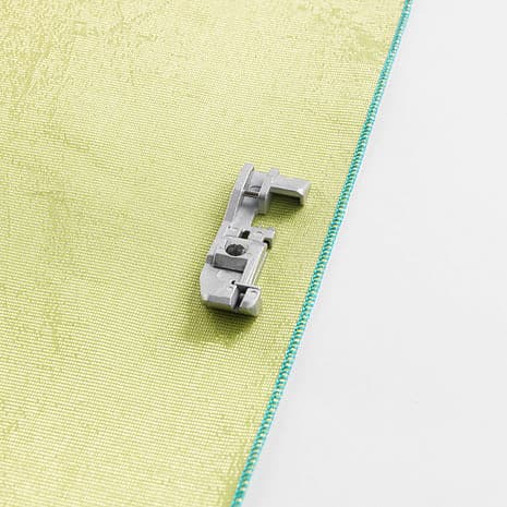 Лапка для вшивания шнура в край undefined