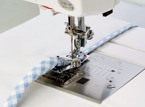 Лапка для окантовки косой бейкой для машин с горизонтальным челноком undefined