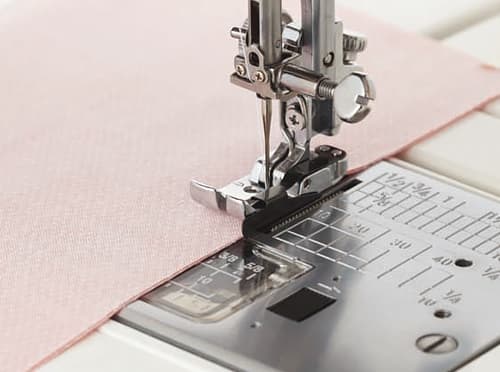 Лапка для отстрочки по краю с отступом 1/4" (6мм) для машин с горизонтальным челноком undefined