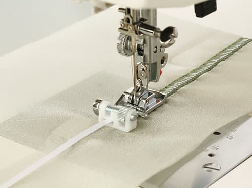 Лапка для пришивания резинки,тесьмы, пайеток для машин с горизонтальным челноком undefined